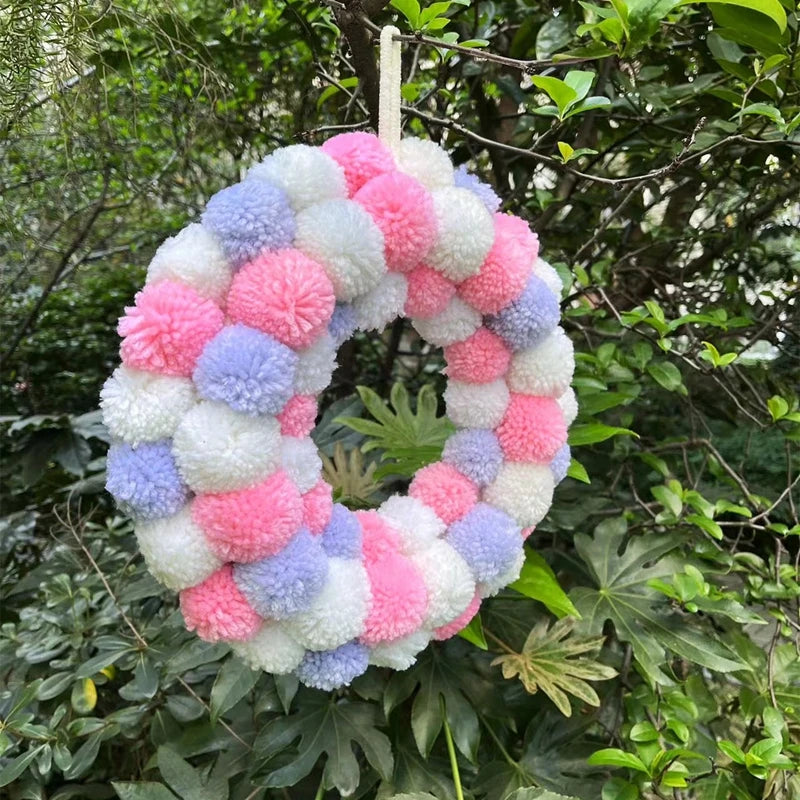 Couronne de Noël avec des pompons